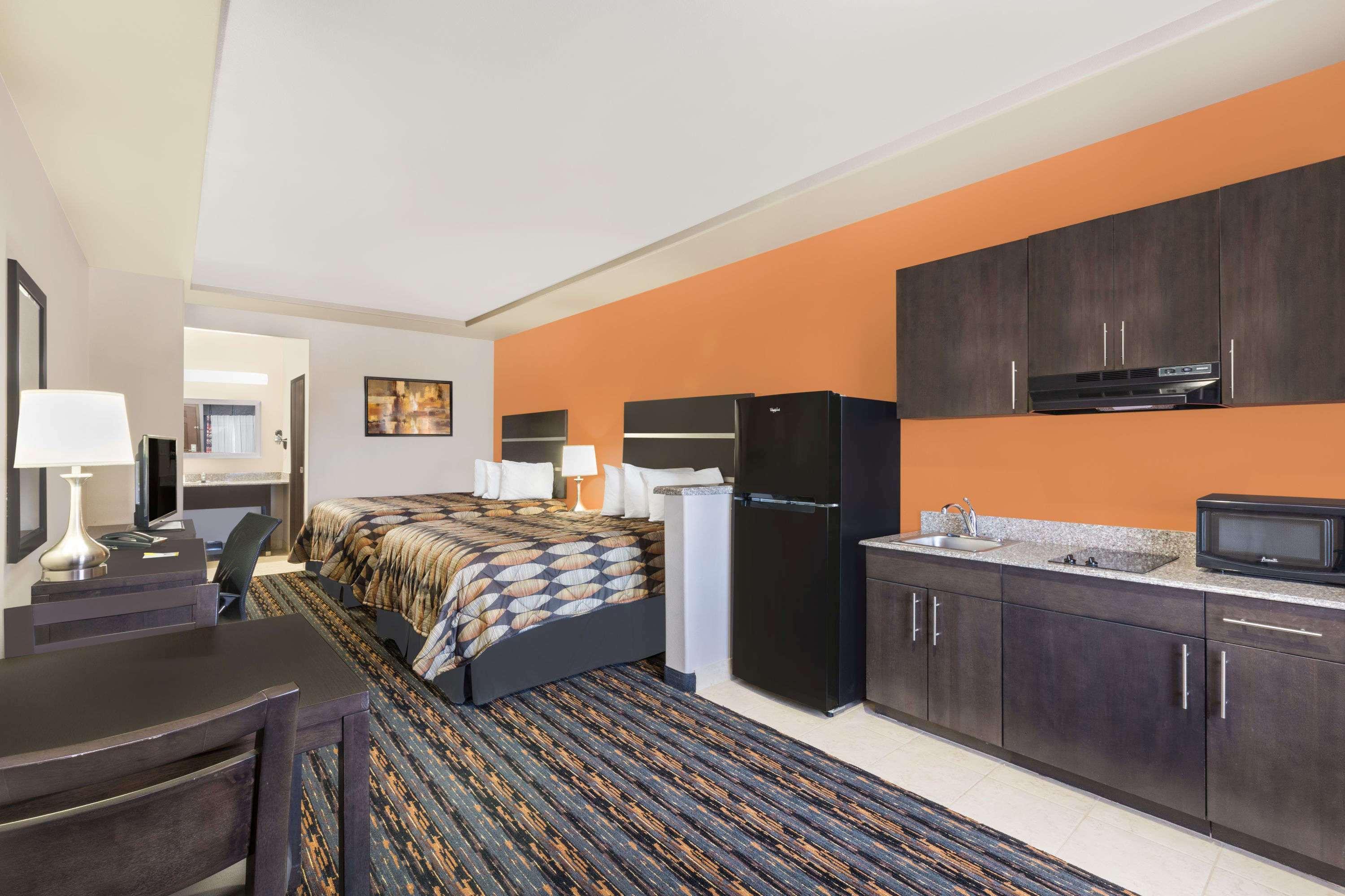 Days Inn By Wyndham Dilley Exterior photo