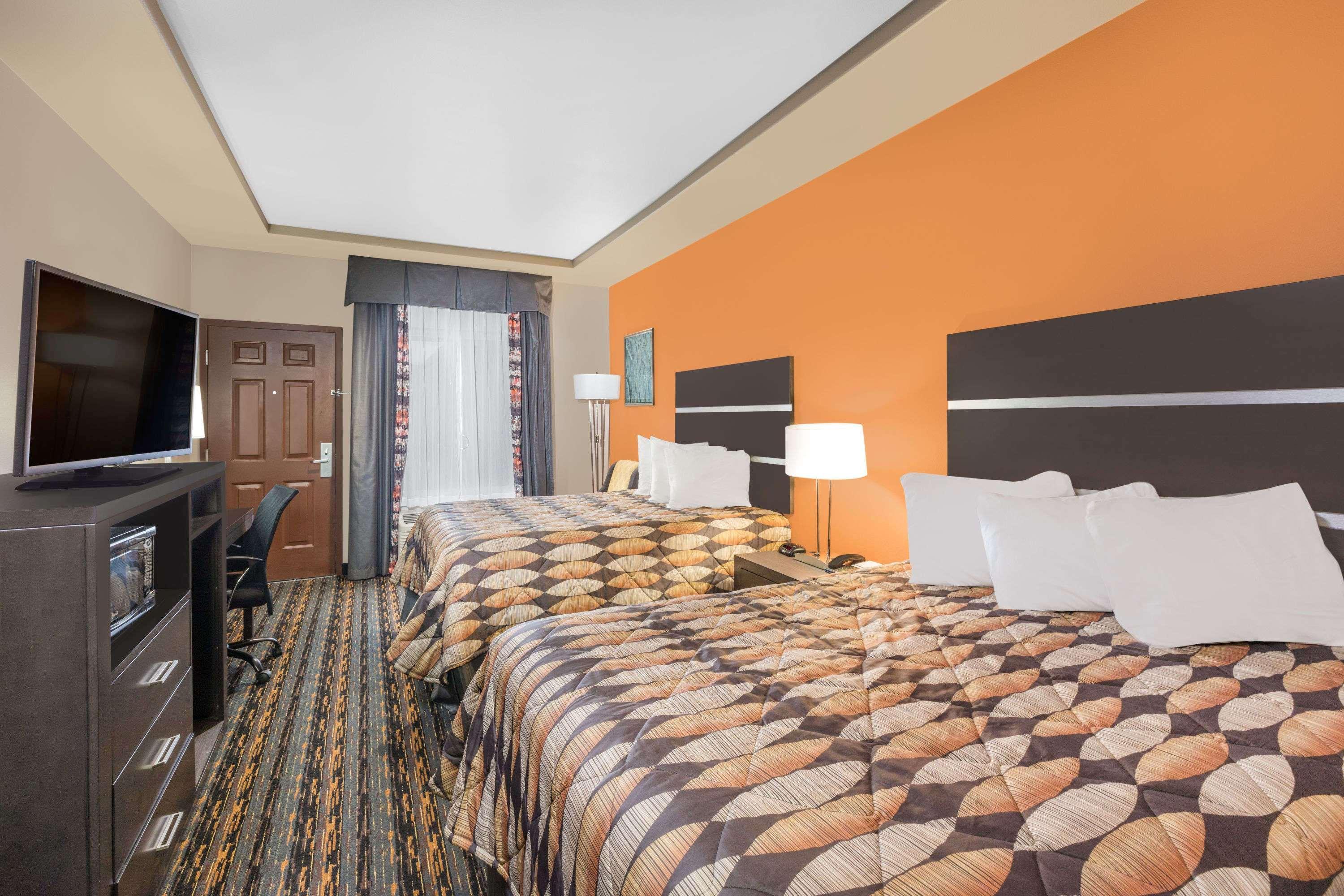 Days Inn By Wyndham Dilley Exterior photo